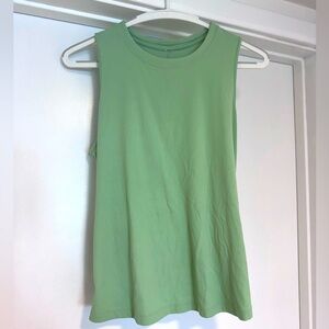 Lululemon creamy mint tank size 6 nulu EUC